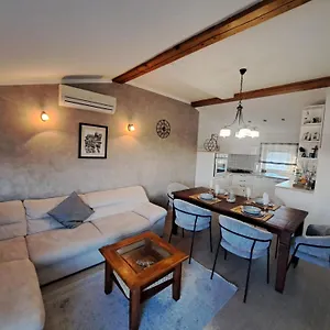 Lucia Apartment